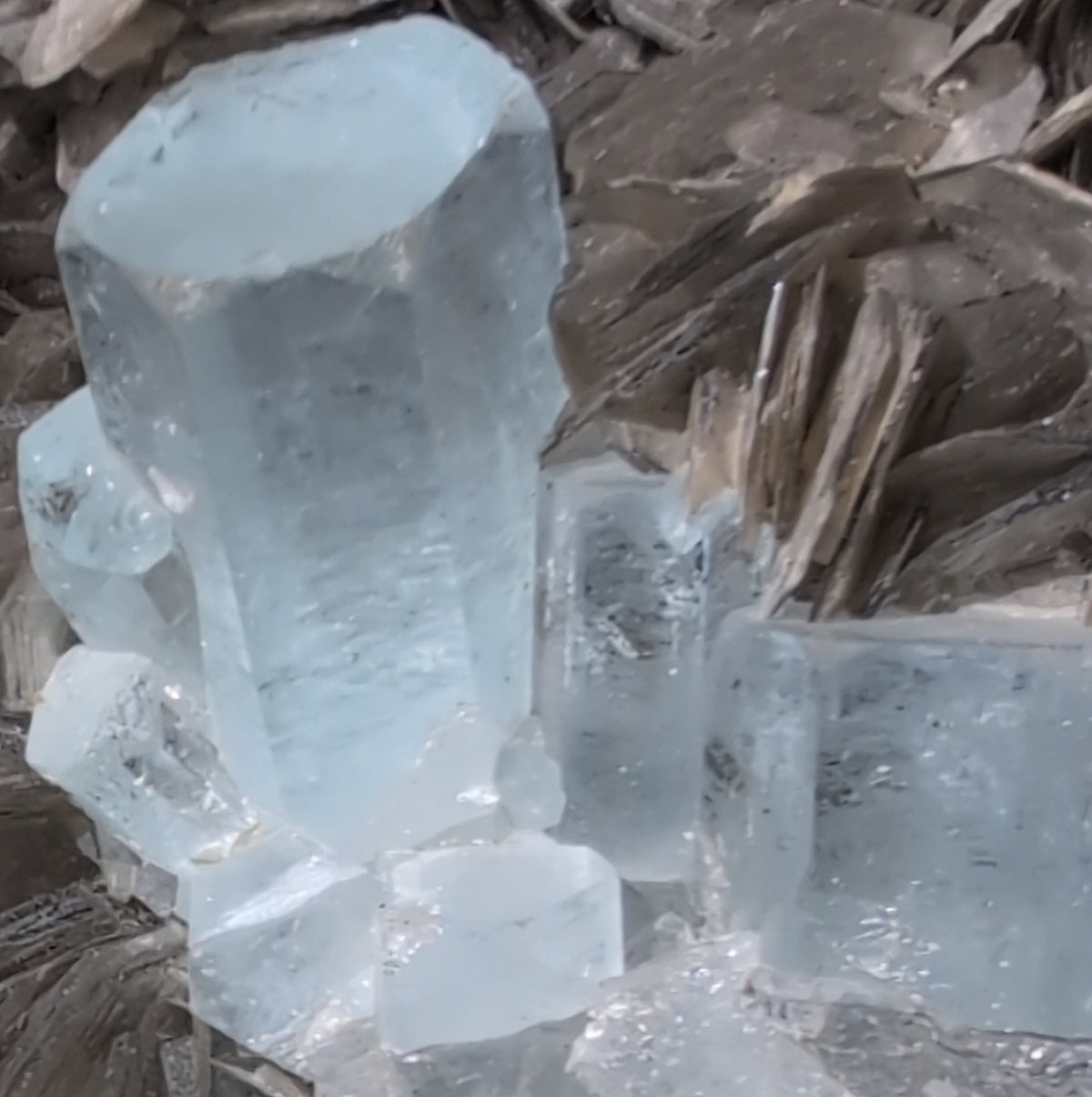 Aquamarine Specimen with Muscovite Mica (11cm) - 696g from Green Door Living