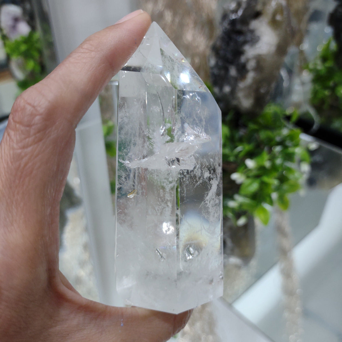 Clear Quartz Generator with rainbows across top (9.4cm) - 193g