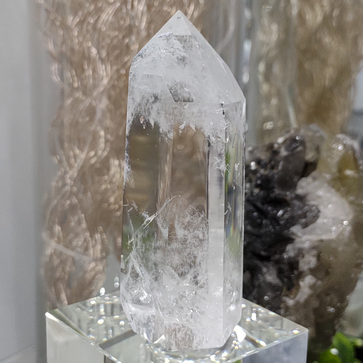 Clear Quartz Generator with phantom (9.3cm) - 190g