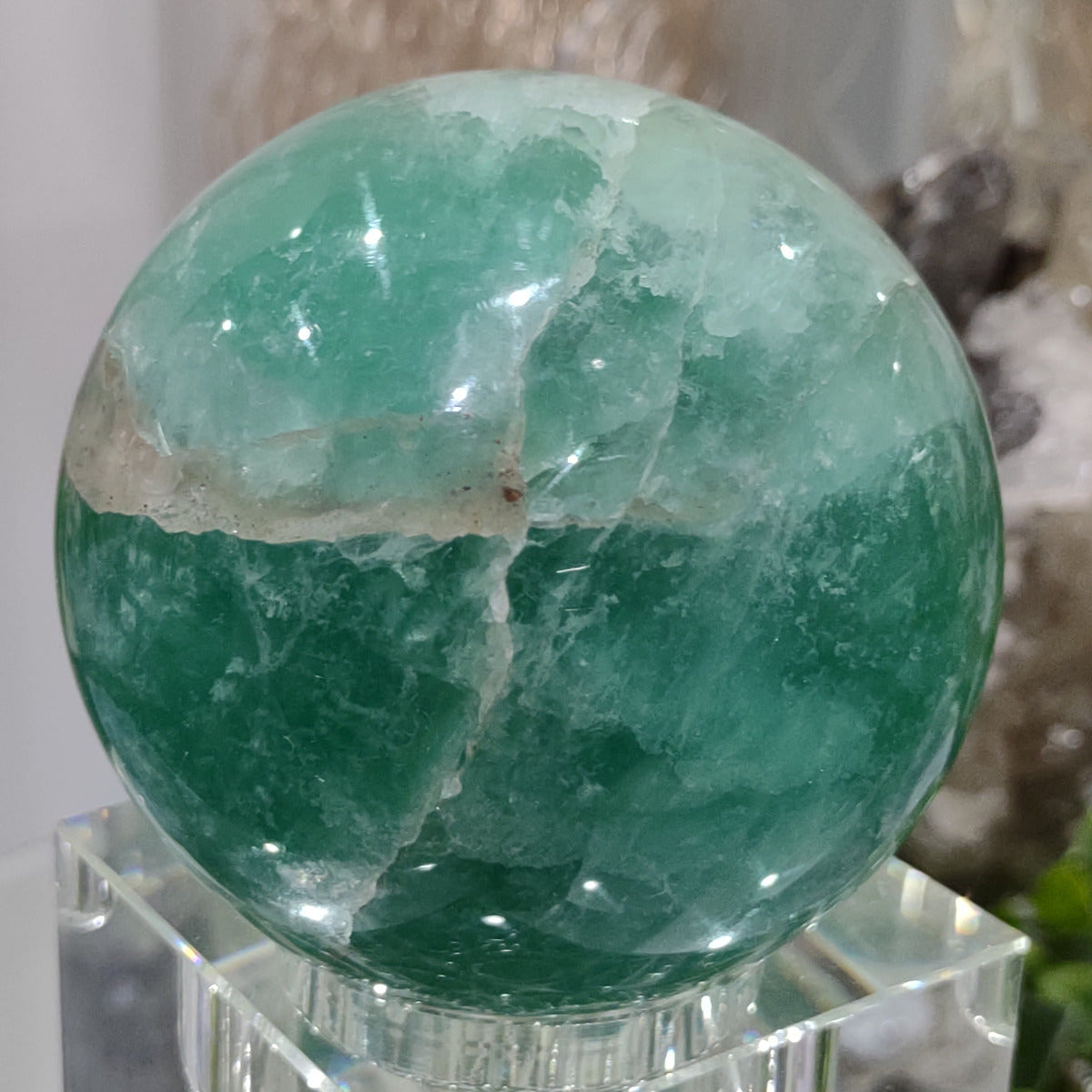 Fluorite Sphere Green (7.2cm) - 612g